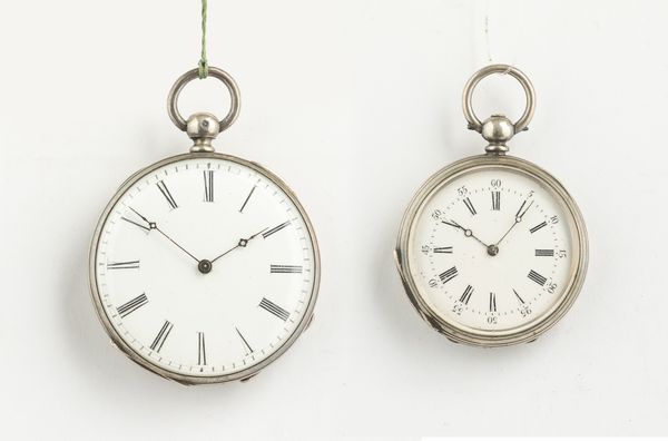 Lotto di due orologi con casa in argento, movimenti con scappamento a cilindro, carica a chiavetta, quadranti in smalto bianco, 1870 circa  - Asta Orologi da Tasca - Associazione Nazionale - Case d'Asta italiane