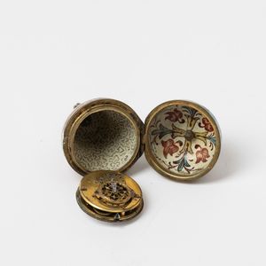 Orologio di forma austriaco (form watch) cassa in argento dorato e smaltato, secondo quarto del XIXsecolo.Movimento con scappamento a verga  - Asta Orologi da Tasca - Associazione Nazionale - Case d'Asta italiane