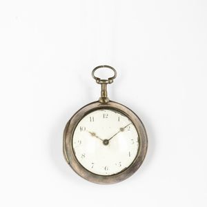 Hirst a Leeds: orologio da tasca inglese in doppia cassa, 1790 circa. Cassa e copricassa in argento, movimento con scappamento a verga, quadrante in smalto bianco (filature)  - Asta Orologi da Tasca - Associazione Nazionale - Case d'Asta italiane