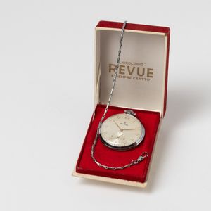 Dress Watch Revue con scatola anni �60, cassa in acciaio, movimento scappamento ad ancora, con scatola  - Asta Orologi da Tasca - Associazione Nazionale - Case d'Asta italiane