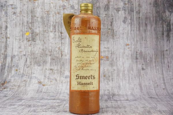 Jenever Echte Hasseltse Brandewijn Smeets  - Asta Halloween Spirits - Rum, Cognac & more - Associazione Nazionale - Case d'Asta italiane