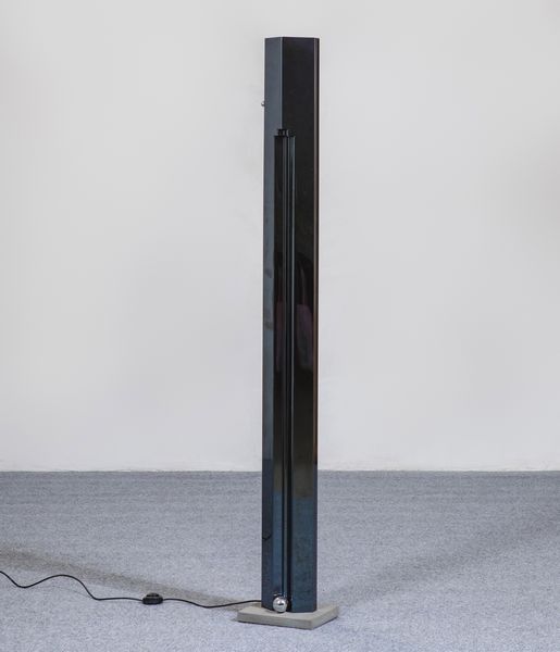 Kazuhide Takahama : Lampada da terra mod. Totem  - Asta Made in Gavina - Associazione Nazionale - Case d'Asta italiane