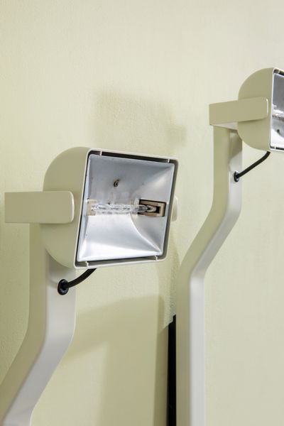 Kazuhide Takahama : Due lampade a parete mod. Sirio  - Asta Made in Gavina - Associazione Nazionale - Case d'Asta italiane