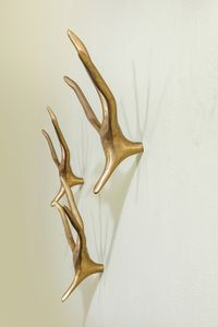 Meret Oppenheim : Tre appendiabiti  - Asta Made in Gavina - Associazione Nazionale - Case d'Asta italiane