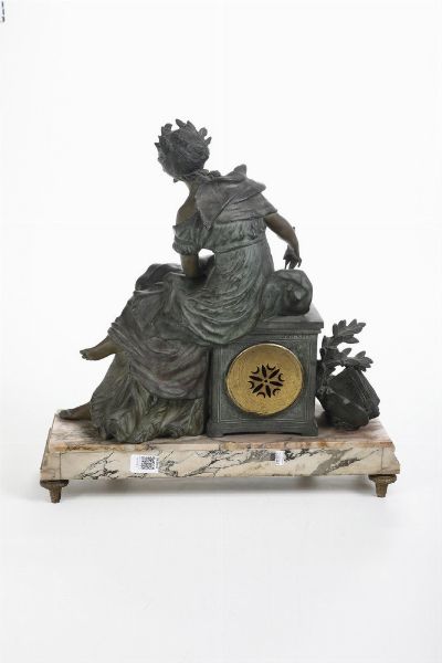 Pendola da tavolo in metallo e marmo. Francia, E.Opsomer, XIX-XX secolo  - Asta Pendole e orologi - Associazione Nazionale - Case d'Asta italiane