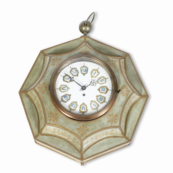 Orologio da muro con cassa ottagonale in metallo dipinto  - Asta Pendole e orologi - Associazione Nazionale - Case d'Asta italiane