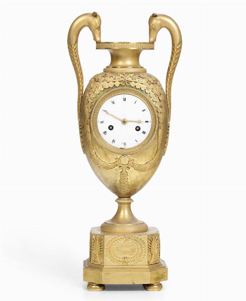 Pendola da tavolo a vaso. Francia, epoca Impero, XIX secolo  - Asta Pendole e orologi - Associazione Nazionale - Case d'Asta italiane