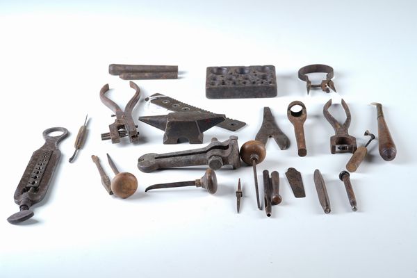 Lotto di antichi strumenti da orologeria  - Asta Pendole e orologi - Associazione Nazionale - Case d'Asta italiane