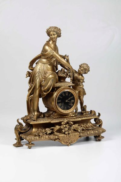 Orologio in bronzo dorato sormontato da scena allegorica. Francia, XIX secolo  - Asta Pendole e orologi - Associazione Nazionale - Case d'Asta italiane
