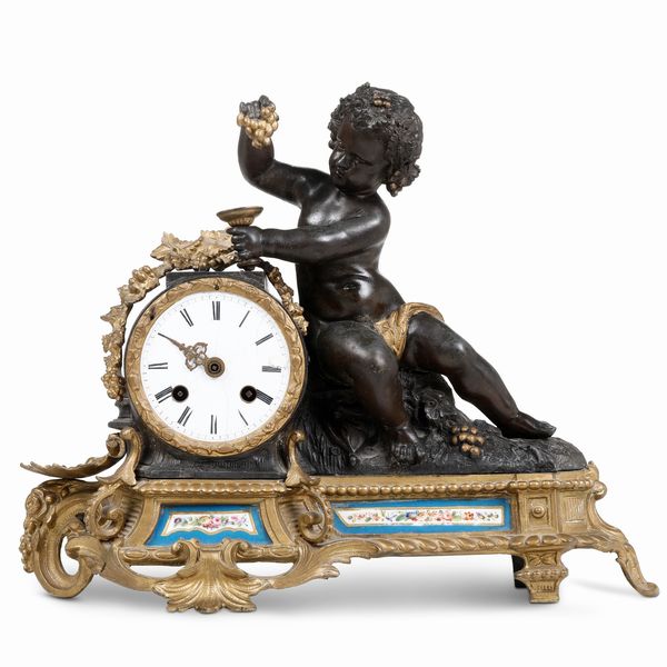 Pendola raffigurante Bacco fanciullo in metallo dorato, brunito e placche Sevres dipinte. Francia XIX secolo  - Asta Pendole e orologi - Associazione Nazionale - Case d'Asta italiane
