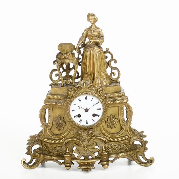 Pendola romantica, in bronzo dorato con cassa mossa sormontata da fanciulla stante in prossimit di un tavolino con scrigno colmo di gioielli, Francia XIX secolo  - Asta Pendole e orologi - Associazione Nazionale - Case d'Asta italiane