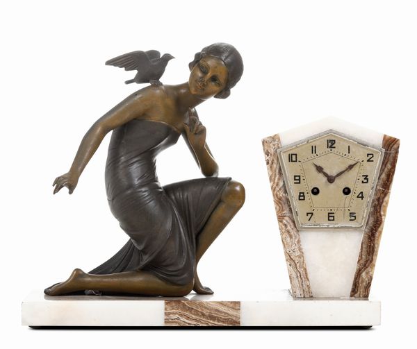 Orologio dec� in metallo e marmo. XX secolo  - Asta Pendole e orologi - Associazione Nazionale - Case d'Asta italiane