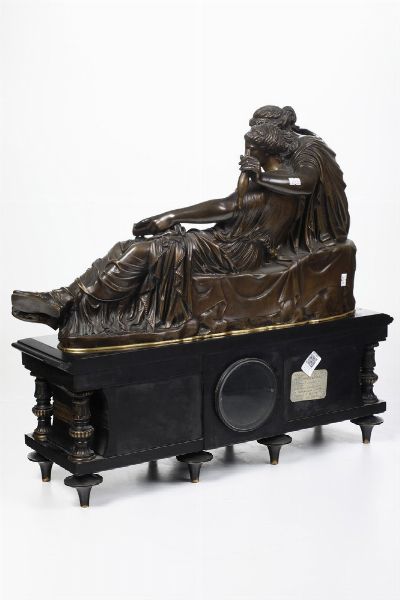 Orologio da appoggio in bronzo e legno ebanizzato. XIX secolo  - Asta Pendole e orologi - Associazione Nazionale - Case d'Asta italiane