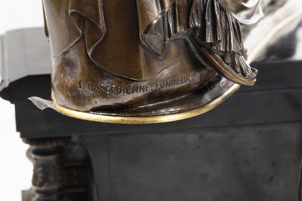 Orologio da appoggio in bronzo e legno ebanizzato. XIX secolo  - Asta Pendole e orologi - Associazione Nazionale - Case d'Asta italiane