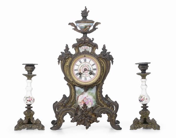 Trittico da camino. XX secolo  - Asta Pendole e orologi - Associazione Nazionale - Case d'Asta italiane