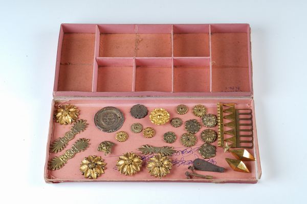 lotto di fregi in bronzo  - Asta Pendole e orologi - Associazione Nazionale - Case d'Asta italiane