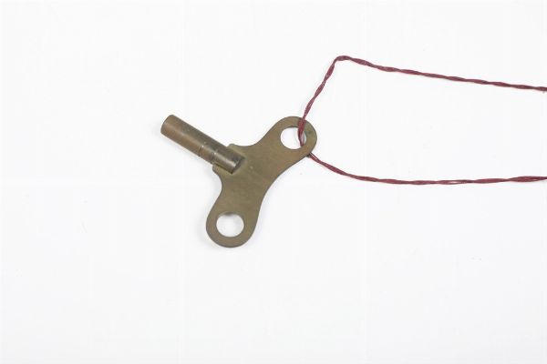 Pendola da tavolo con cassa in bronzo dorato sormontata da figura di saraceno. Francia XIX-XX secolo  - Asta Pendole e orologi - Associazione Nazionale - Case d'Asta italiane