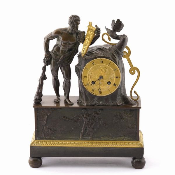Pendola da tavolo in bronzo patinato e dorato. XIX-XX secolo  - Asta Pendole e orologi - Associazione Nazionale - Case d'Asta italiane