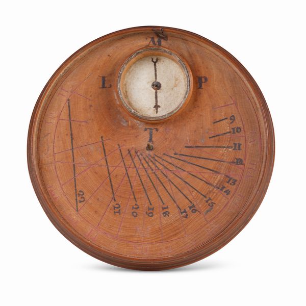 Orologio solare entro scatola rotonda. XVII-XVIII secolo  - Asta Pendole e orologi - Associazione Nazionale - Case d'Asta italiane