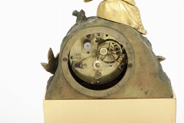 Pendola romantica in bronzo dorato e brunito, raffigurante fanciulla. Francia XIX secolo  - Asta Pendole e orologi - Associazione Nazionale - Case d'Asta italiane