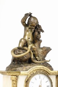 Pendola in marmo e bronzo dorato e brunito raffigurante fanciulla che scaccia un serpente. Francia XIX secolo  - Asta Pendole e orologi - Associazione Nazionale - Case d'Asta italiane