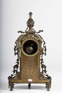 Pendola da tavolo con cassa in bronzo dorato, XIX-XX secolo  - Asta Pendole e orologi - Associazione Nazionale - Case d'Asta italiane