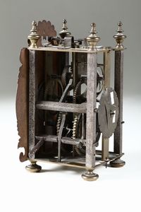 Orologio a lanterna in metallo dipinto, XVII secolo  - Asta Pendole e orologi - Associazione Nazionale - Case d'Asta italiane