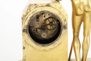 Bella pendola da tavolo in bronzo dorato. Francia inizio XIX secolo  - Asta Pendole e orologi - Associazione Nazionale - Case d'Asta italiane