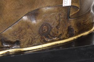 Orologio da appoggio in bronzo e legno ebanizzato. XIX secolo  - Asta Pendole e orologi - Associazione Nazionale - Case d'Asta italiane