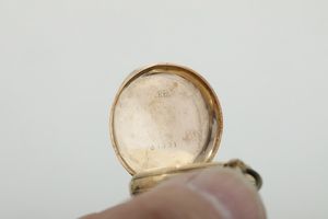 Lotto di 3 monachine con cassa in oro (due 18k, uno 12k) e uno in metallo  - Asta Pendole e orologi - Associazione Nazionale - Case d'Asta italiane