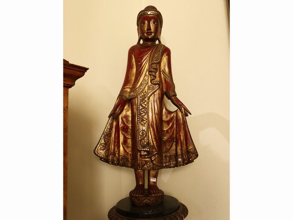 Buddha in legno intagliato e dorato a mecca  - Asta L'arte di arredare - Associazione Nazionale - Case d'Asta italiane