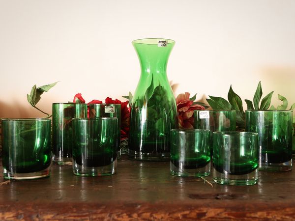 Assortimento di bicchieri in vetro verde di Empoli  - Asta L'arte di arredare - Associazione Nazionale - Case d'Asta italiane
