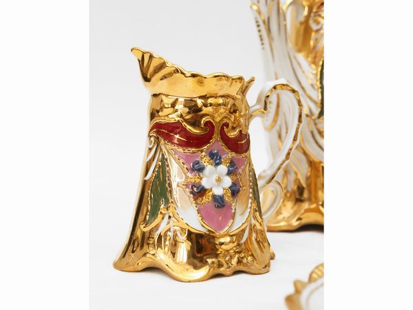Servizio da caff� in porcellana dorata  - Asta L'arte di arredare - Associazione Nazionale - Case d'Asta italiane