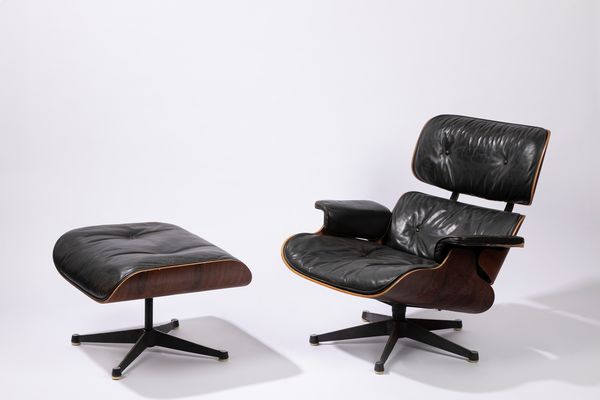 Charles & Ray Eames : POLTRONA CON OTTOMANA  - Asta Design e Arti Decorative - Associazione Nazionale - Case d'Asta italiane