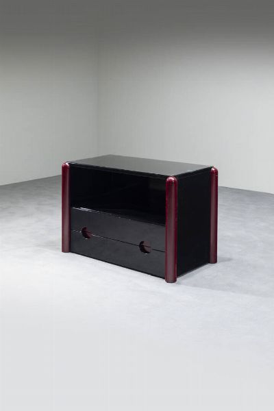 GAE AULENTI : Cassettiera in legno laminato laccato.  Prod. Knoll  anni '70 cm 65 5x100x52  Difetti  - Asta Asta di Design - Associazione Nazionale - Case d'Asta italiane