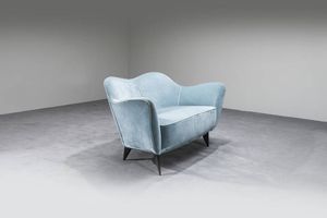 GUGLIELMO VERONESI - Divano a due posti con struttura in legno e rivestimento in tessuto.  Prod. I.S.A  anni '50 cm 78x142x75   Piccoli  [..]