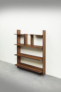 AFRA E TOBIA SCARPA - Libreria con struttura in legno di varie essenze. Prod. Molteni  anni '70 cm 135x103x34  Piccoli difetti