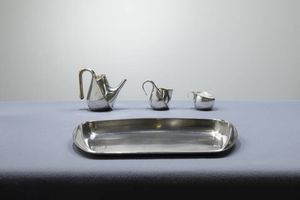 OSCAR TUSQUETS - Servizio composto da teiera  lattiera  zuccheriera e vassoio