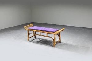 PRODUZIONE ITALIANA - Panca curvata con struttura in bamb e canna d'india  cuscino in tessuto. Anni '60 51x126x42  Difetti