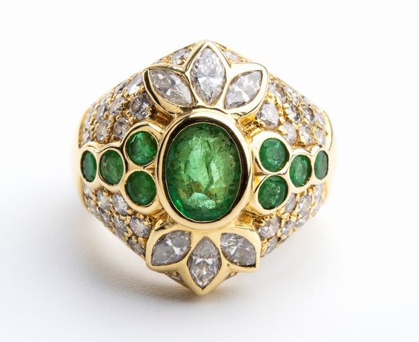 Anello in oro giallo, smeraldi e diamanti  - Asta Gioielli, orologi, argenti e penne - Associazione Nazionale - Case d'Asta italiane