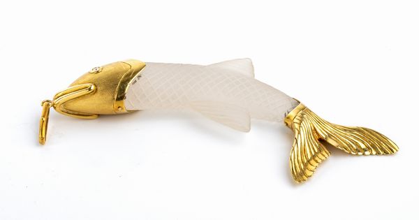 Pendente a forma di pesce in cristallo di rocca e oro  - Asta Gioielli, orologi, argenti e penne - Associazione Nazionale - Case d'Asta italiane