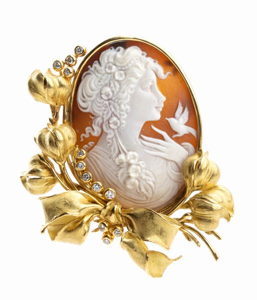 Spilla in oro con cammeo e diamanti  - Asta Gioielli, orologi, argenti e penne - Associazione Nazionale - Case d'Asta italiane