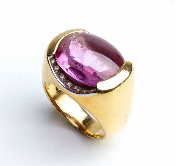 Anello in oro con diamanti e pasta vitrea viola  - Asta Gioielli, orologi, argenti e penne - Associazione Nazionale - Case d'Asta italiane