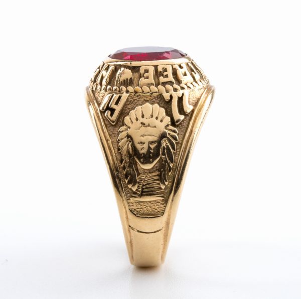 Anello in oro con pietra rossa  - Asta Gioielli, orologi, argenti e penne - Associazione Nazionale - Case d'Asta italiane