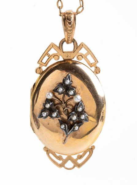 Girocollo in oro con pendente - porta foto e spilla oro con pietre  - Asta Gioielli, orologi, argenti e penne - Associazione Nazionale - Case d'Asta italiane