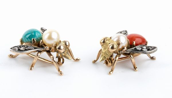 Coppia di spille a forma di insetto con diamanti, perle e pietre semi preziose  - Asta Gioielli, orologi, argenti e penne - Associazione Nazionale - Case d'Asta italiane
