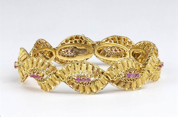 Bracciale oro giallo e rubini - anni '60  - Asta Gioielli, orologi, argenti e penne - Associazione Nazionale - Case d'Asta italiane