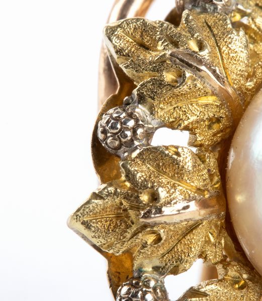 BUCCELLATI: orecchini in tre colori d'oro con perle  - Asta Gioielli, orologi, argenti e penne - Associazione Nazionale - Case d'Asta italiane