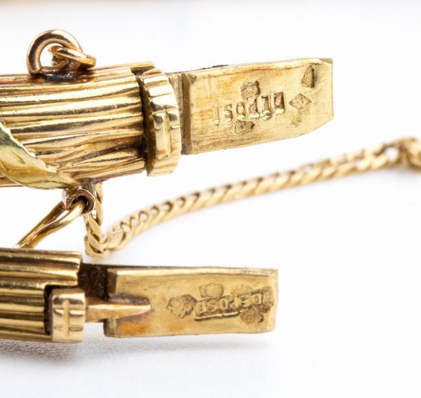 Coppia di bracciali in oro giallo - Francia inizio XX secolo  - Asta Gioielli, orologi, argenti e penne - Associazione Nazionale - Case d'Asta italiane