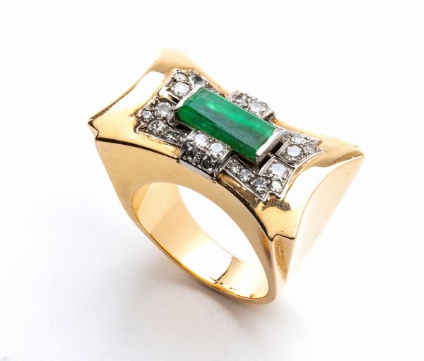 Anello in oro giallo con smeraldo e diamanti - anni '40  - Asta Gioielli, orologi, argenti e penne - Associazione Nazionale - Case d'Asta italiane